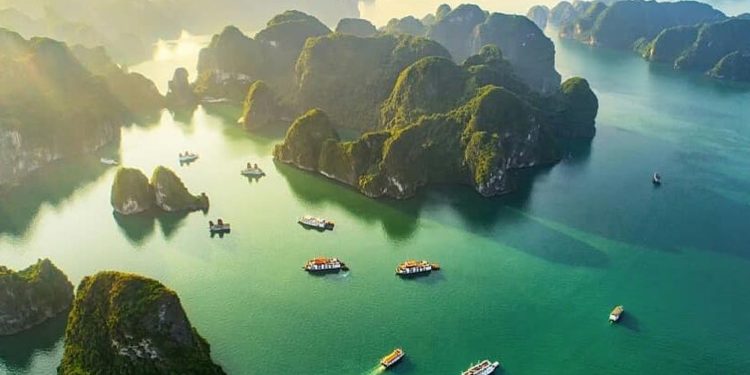 Cẩm nang du lịch: Khám phá du lịch Vịnh Hạ Long trọn bộ từ A đến Z