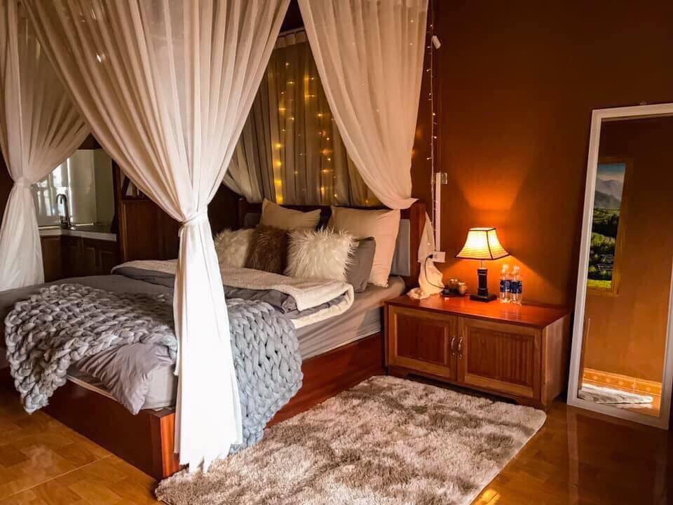 Phòng tại Love House Homestay sử dụng gam màu cam ấm cúng. Hình: Sưu tầm