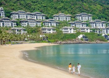 Top 2 khách sạn tốt nhất Việt Nam năm 2025 do tạp chí CN Traveler bình chọn